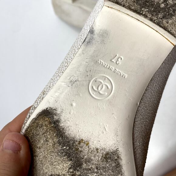 CHANEL 37 white distressed leather pointed toe flats - Picture 8 of 10